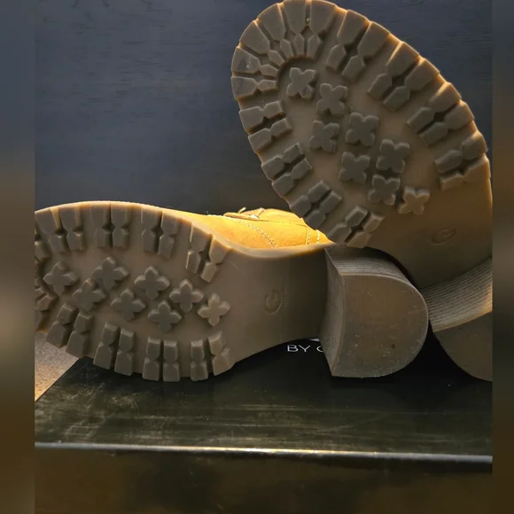 Guess Jollyn Lace-up Boots - Size 7 - Picture 5 of 5